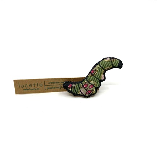 Broche chenille