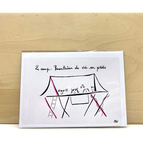 Carte postale " Le camp: Parenthèse de vie sur pilotis" avec enveloppe